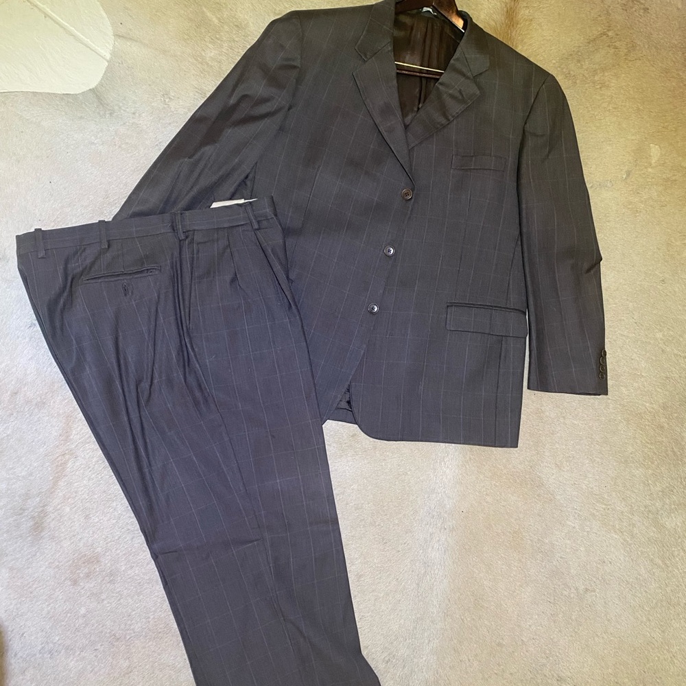 Roberto Villini made in Italy. Barely worn. No rips. Smoke and pet free home